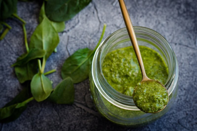 Pesto im Zerkleinerer zubereitet